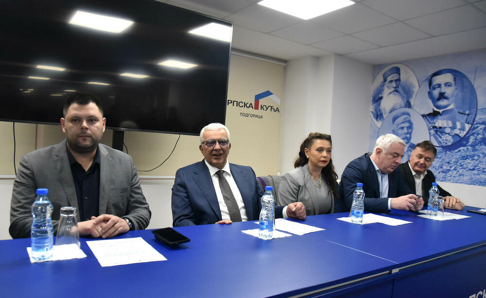 <p>Sjednica je počela oko 12 sati i trajala je nepun sat</p>