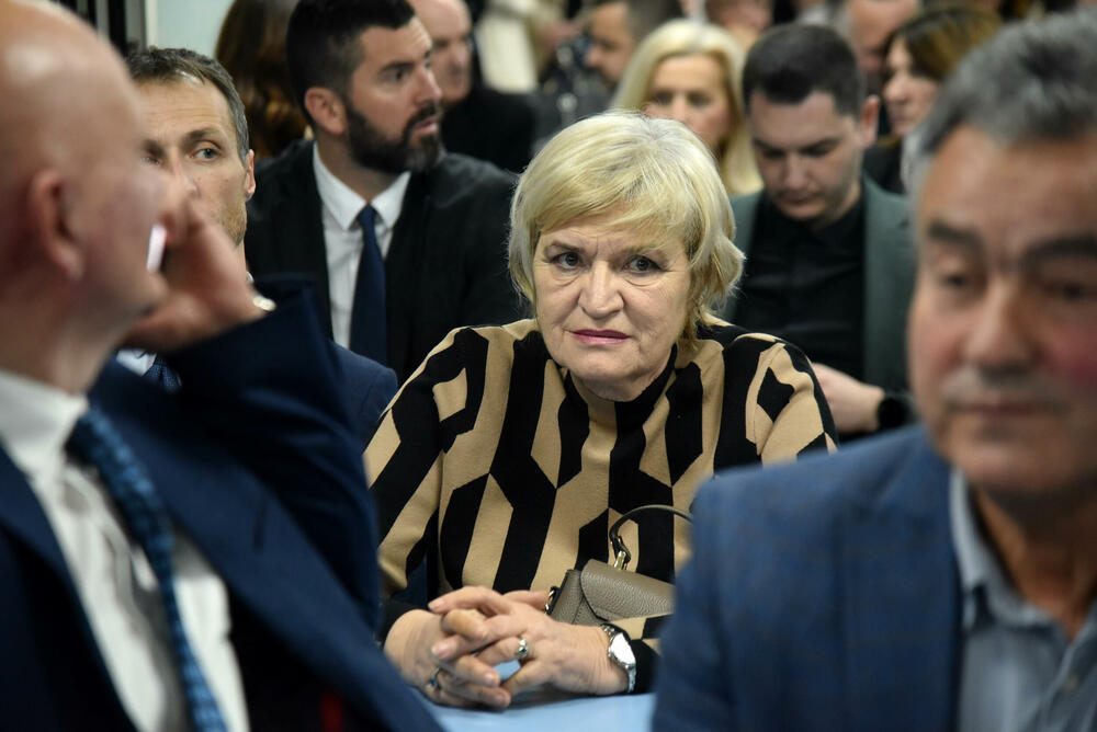 <p>Sjednica je počela oko 12 sati i trajala je nepun sat</p>