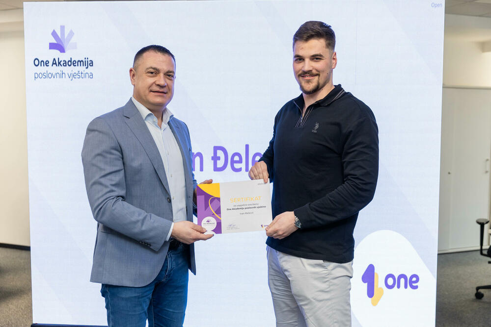 <p><em>Uz dozu pozitivne treme, mnogo fokusa i još više entuzijazma, prva generacija polaznika One akademije dobila je sertifikate koji za njih označavaju kraj jednog programa, ali i simbolični početak karijere. Događaj koji je na pravi način zokružio zajedničku priču Univerziteta Crne Gore i prvog crnogorskog mobilnog operatora, okupio je 23 studenta koji su tokom višemjesečnog rada pokazali da su spremni za izazove savremenog tržišta rada.</em></p>