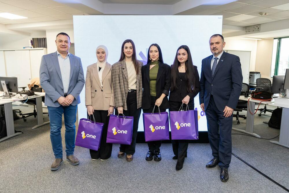 <p><em>Uz dozu pozitivne treme, mnogo fokusa i još više entuzijazma, prva generacija polaznika One akademije dobila je sertifikate koji za njih označavaju kraj jednog programa, ali i simbolični početak karijere. Događaj koji je na pravi način zokružio zajedničku priču Univerziteta Crne Gore i prvog crnogorskog mobilnog operatora, okupio je 23 studenta koji su tokom višemjesečnog rada pokazali da su spremni za izazove savremenog tržišta rada.</em></p>