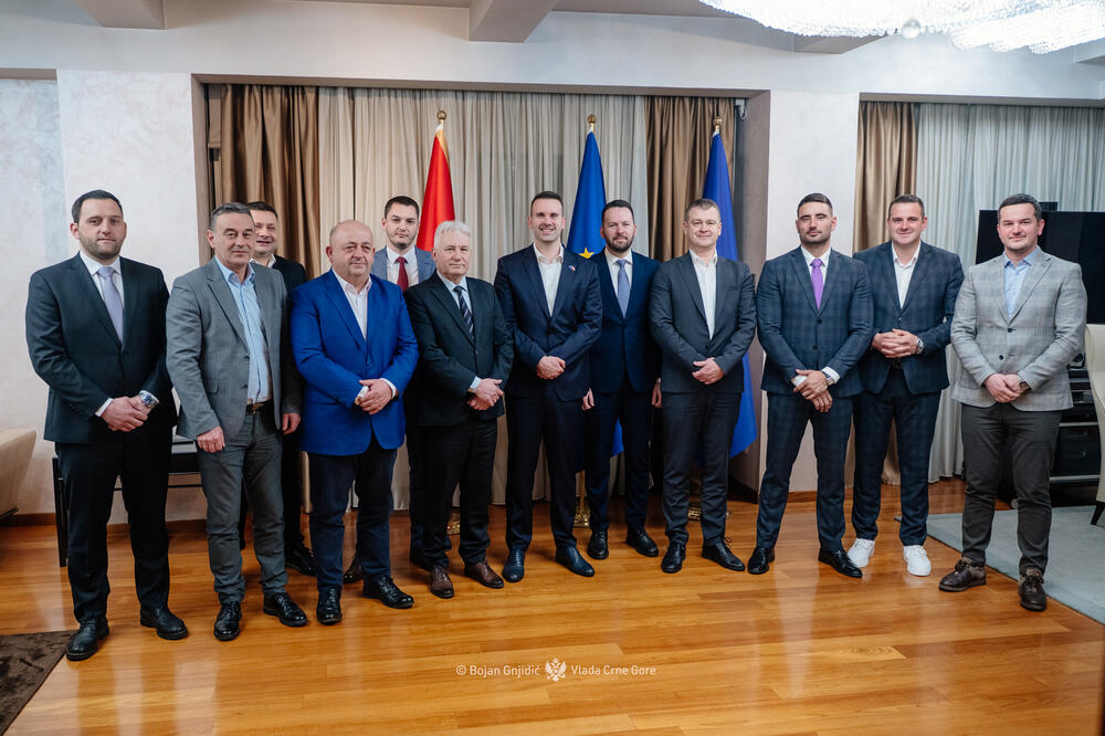 Na funkcije reizabrani čelnici Cetinja i Petnjice: predsjednici opština s premijerom Milojkom Spajićem (arhiva), Foto: Bojan Gnjidić