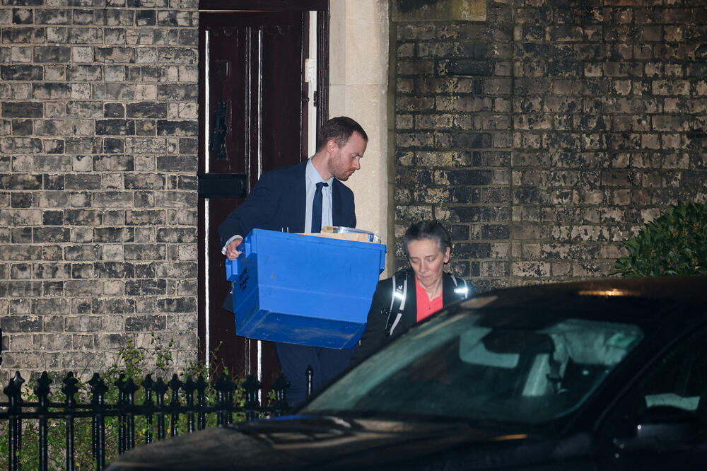 <p>U Velikoj Britaniji je raširen gnijev što je premijer Kir Starmer na najvažniju ambasadorsku funkciju imenovao Pitera Mandelsona, dugogodišnjeg poslanika Laburističke partije i nekadašnjeg evropskog komesara, sada člana Doma lordova</p>