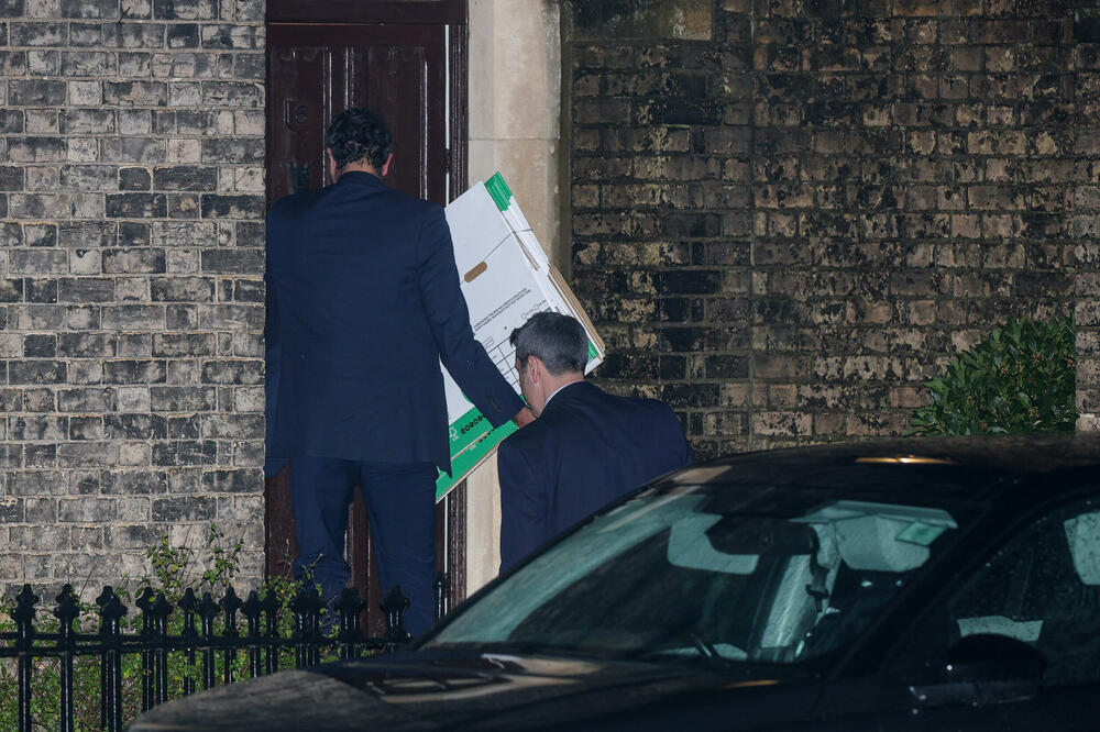 <p>U Velikoj Britaniji je raširen gnijev što je premijer Kir Starmer na najvažniju ambasadorsku funkciju imenovao Pitera Mandelsona, dugogodišnjeg poslanika Laburističke partije i nekadašnjeg evropskog komesara, sada člana Doma lordova</p>