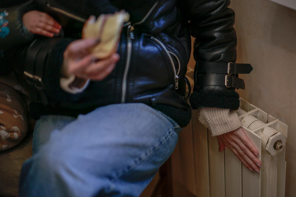 <p>"Tačka u kojoj bismo odlučili da ponovo napustimo Kijev bila bi kad bi ruske trupe bile 10-12 kilometara od grada. To je to", rekla je Julija Davidenko novinarima Rojtersa, koji su proveli tri dana sa porodicom kako bi dokumentovali kako su se nosili sa ekstremnom hladnoćom usred vazdušnih uzbuna</p>