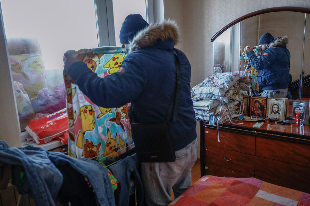 <p>"Tačka u kojoj bismo odlučili da ponovo napustimo Kijev bila bi kad bi ruske trupe bile 10-12 kilometara od grada. To je to", rekla je Julija Davidenko novinarima Rojtersa, koji su proveli tri dana sa porodicom kako bi dokumentovali kako su se nosili sa ekstremnom hladnoćom usred vazdušnih uzbuna</p>