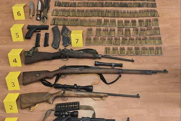 Karadağ'ın kuzeyinde aramalar: Polis silah ve silikon ele geçirdi...