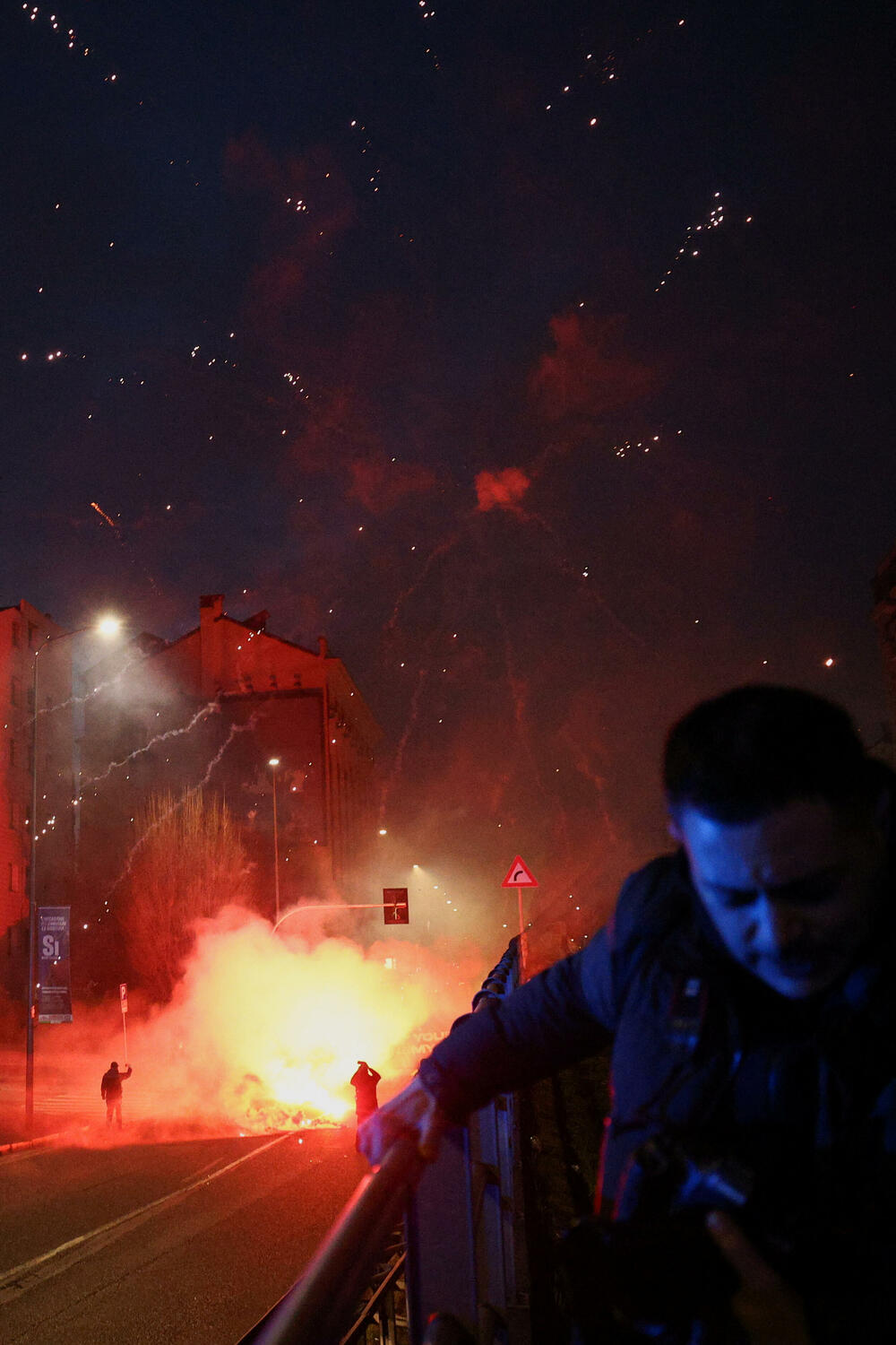 <p>Kritičari Zimskih olimpijskih igara žale se na uticaj infrastrukture na krhku planinsku životnu sredinu, kao i na široko rasprostranjenu upotrebu vještačkog snijega, za čiju proizvodnju se intenzivno troše energija i voda</p>