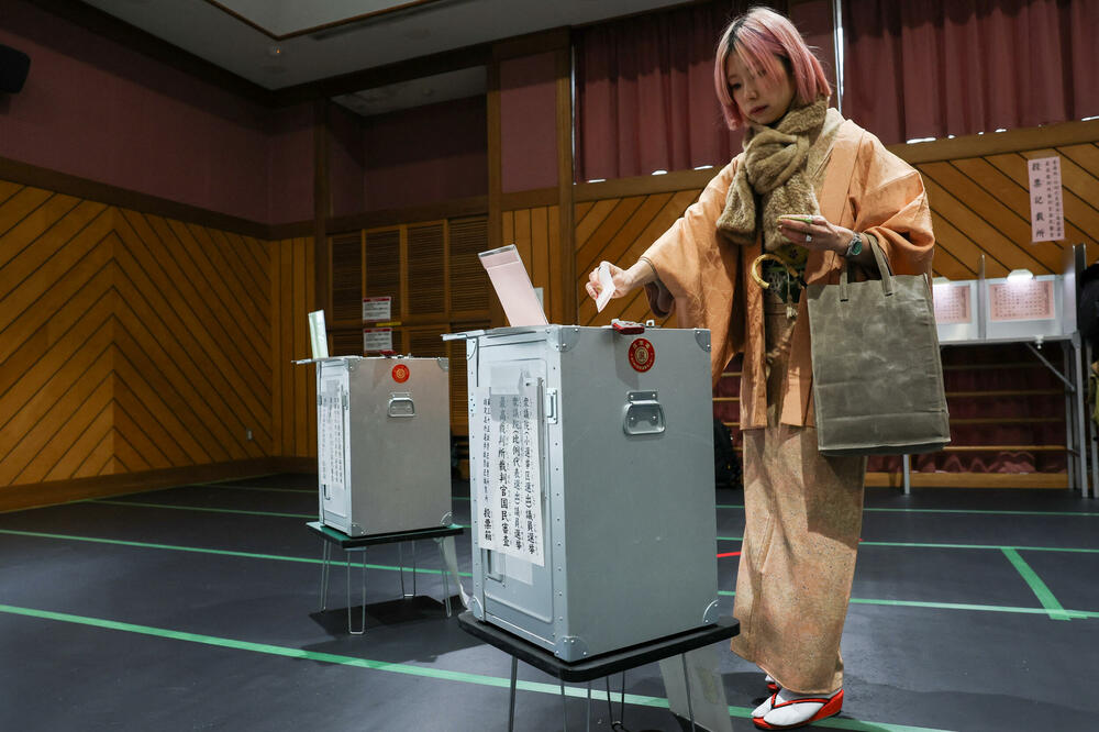 Sa jednog glasačkog mjesta u Tokiju, glavnom gradu Japana, Foto: Reuters