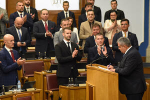Gube pažnju javnosti: Sjednice parlamenta lani manje gledane nego...