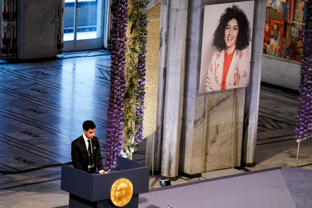 Ali Rahmani, sin Narges Mohamadi prima njenu Nobelovu nagradu, Foto: REUTERS