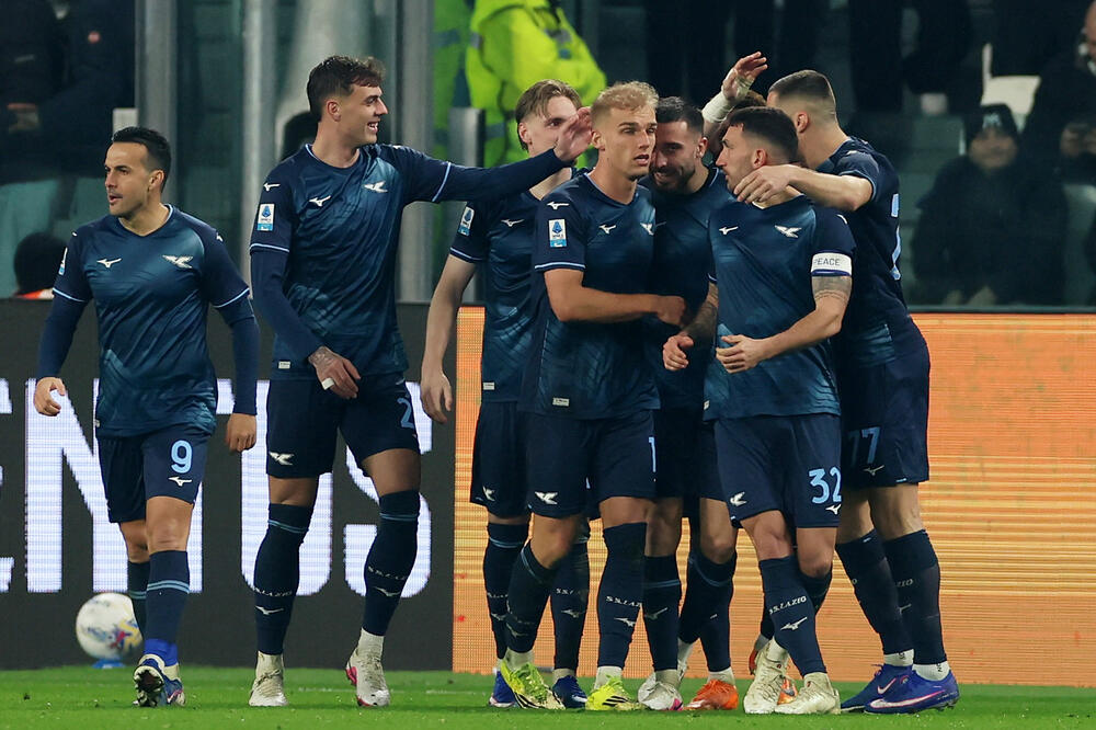 Fudbaleri Lacija proslavljaju gol, Foto: Reuters