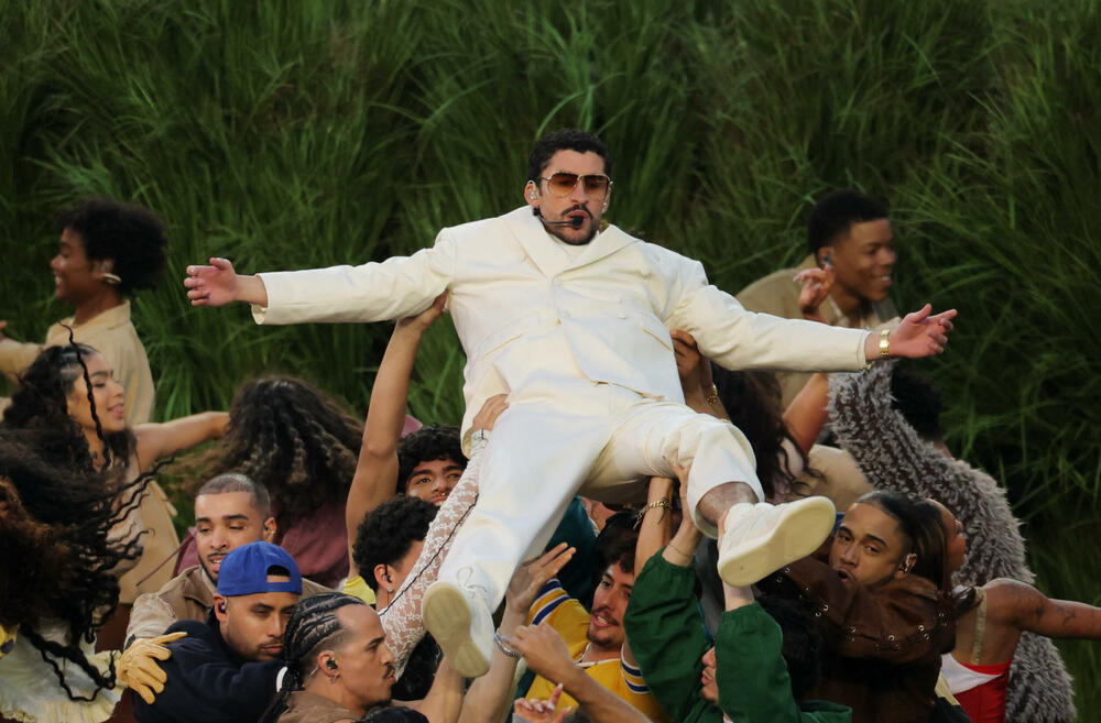 <p>Spektakl na poluvremenu označio je istorijski trenutak za latino muziku na najvećoj američkoj sceni</p>