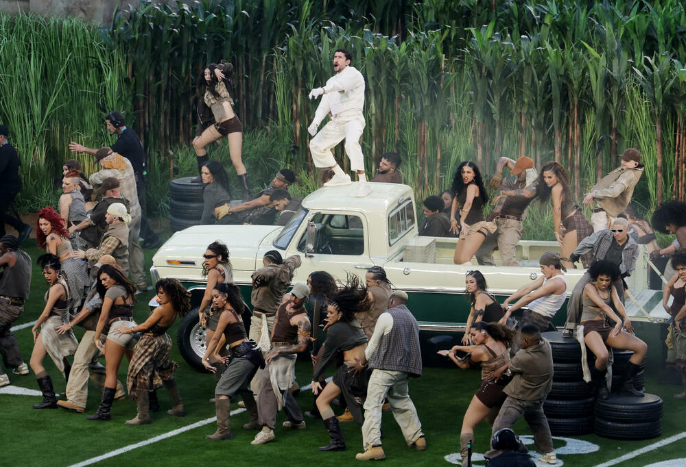 <p>Spektakl na poluvremenu označio je istorijski trenutak za latino muziku na najvećoj američkoj sceni</p>