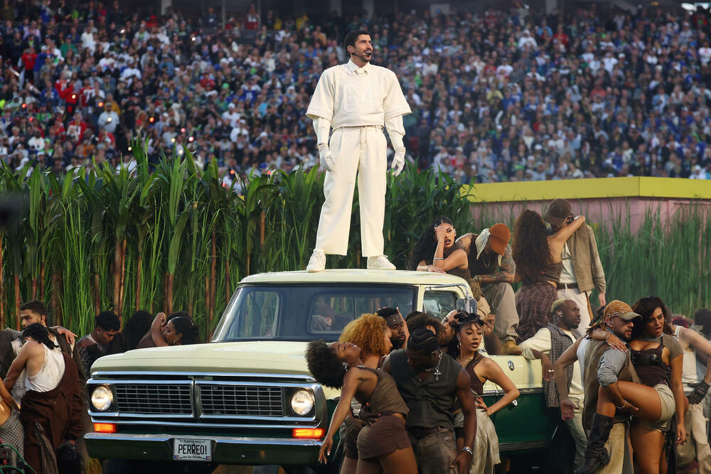 <p>Spektakl na poluvremenu označio je istorijski trenutak za latino muziku na najvećoj američkoj sceni</p>