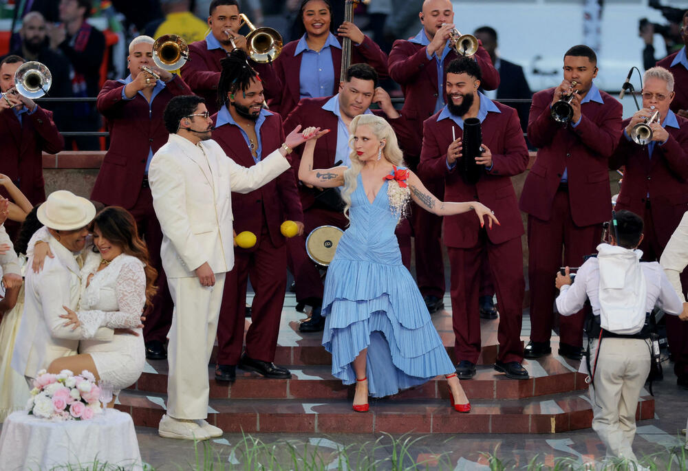 <p>Spektakl na poluvremenu označio je istorijski trenutak za latino muziku na najvećoj američkoj sceni</p>