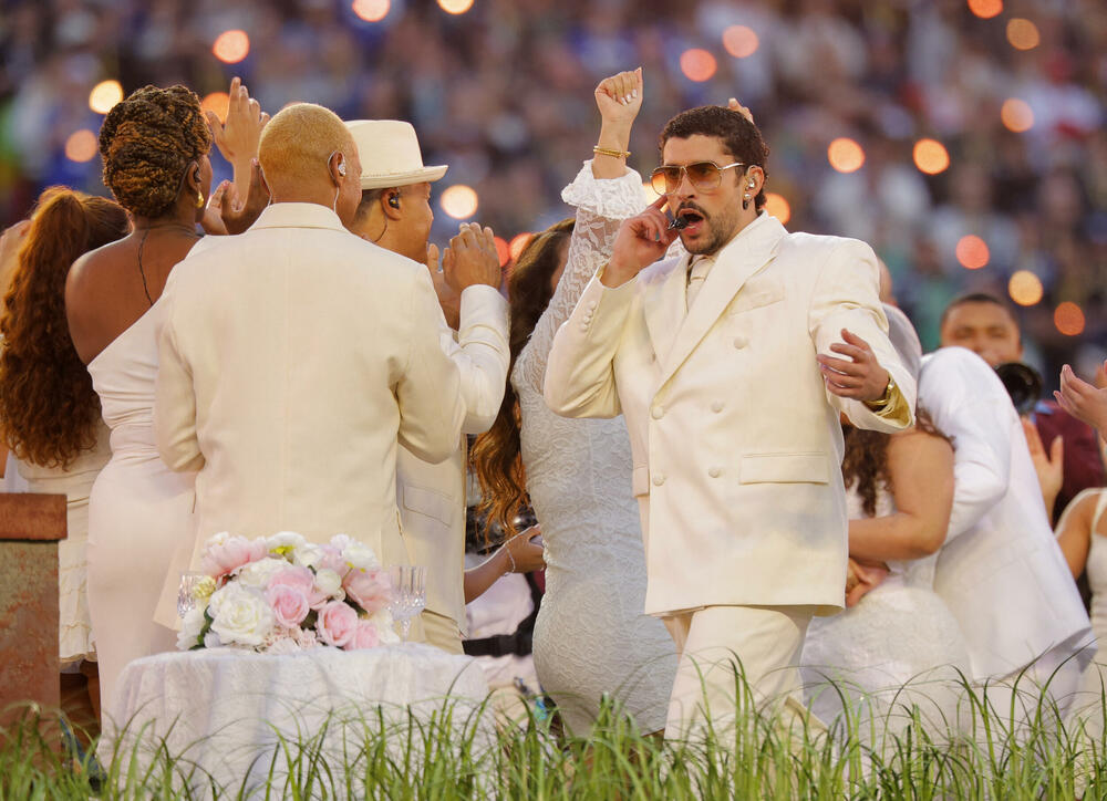 <p>Spektakl na poluvremenu označio je istorijski trenutak za latino muziku na najvećoj američkoj sceni</p>