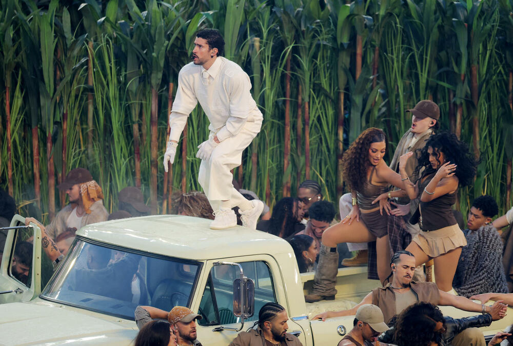 <p>Spektakl na poluvremenu označio je istorijski trenutak za latino muziku na najvećoj američkoj sceni</p>