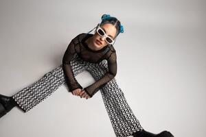 Zhiva objavila singl "Atom"