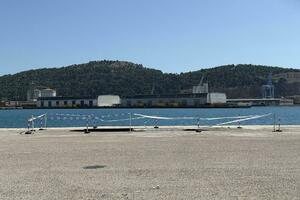 Gat u Luci Bar pukao pod pritiskom trajekta