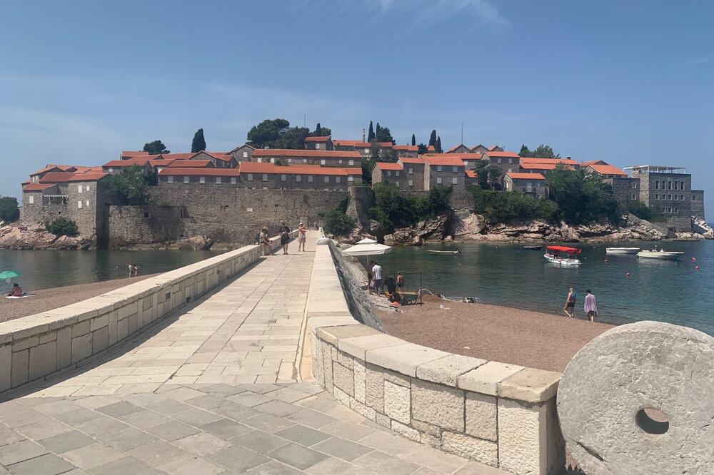 Peto ljeto zatvoren zbog međunarodne arbitraže: Sveti Stefan, Foto: Vuk Lajović