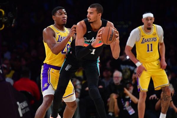 Нереальний перерву для Вембаньями, Сан-Антоніо перемагає Лейкерс