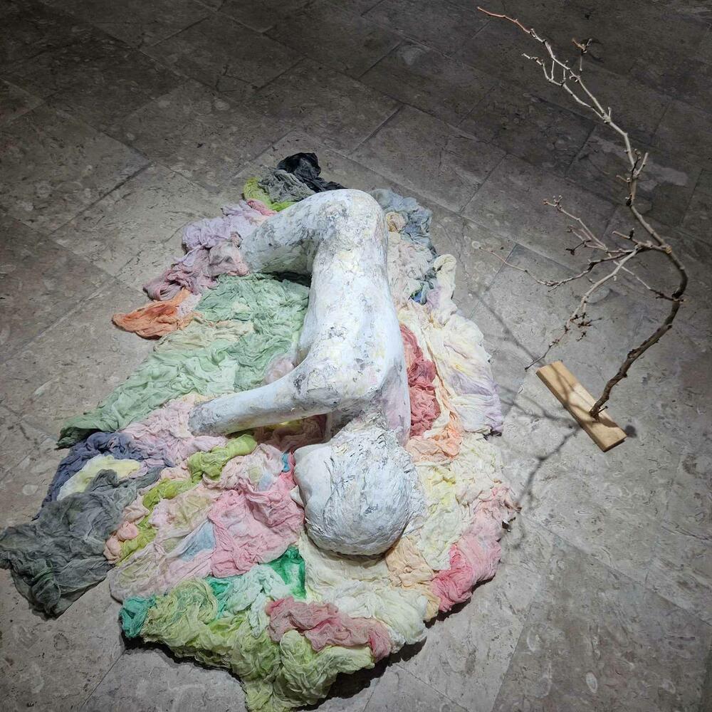 <p>U galeriji &bdquo;Josip Bepo Benković&ldquo; dodijeljene nagrade Ratku Odaloviću, Marku Petroviću Njegošu i Lidiji Nikčević; izložba otvorena do kraja marta</p>