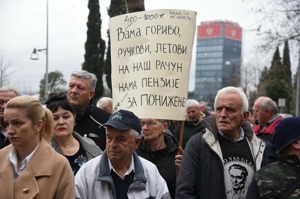 Sa jednog od prethodnih protesta penzionera u Podgorici, Foto: Luka Zeković