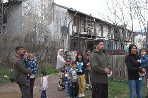 Više romskih porodica sa Konika pred iseljenjem, institucije im...