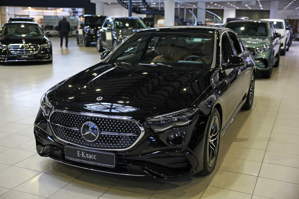 Mercedes-Benc E300 4MATIC u salonu u Moskvi, Foto: Reuters