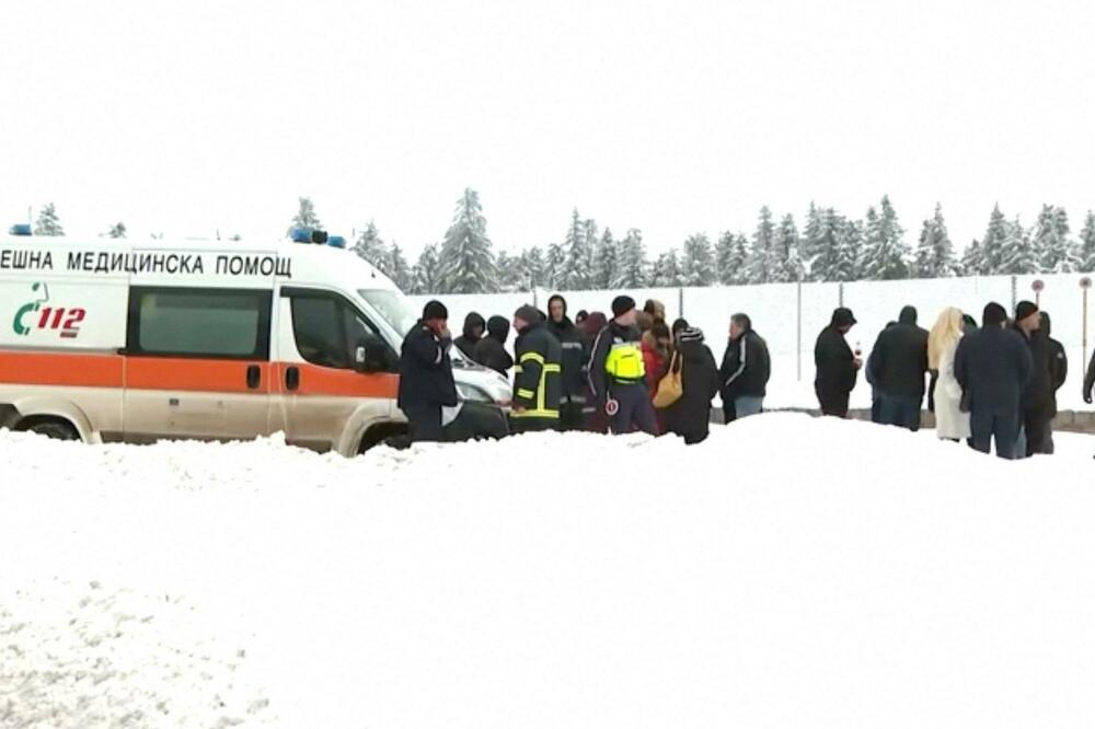 Hitne službe su izašle na teren pošto su 9. februara pronađena još tri tela, Foto: Reuters
