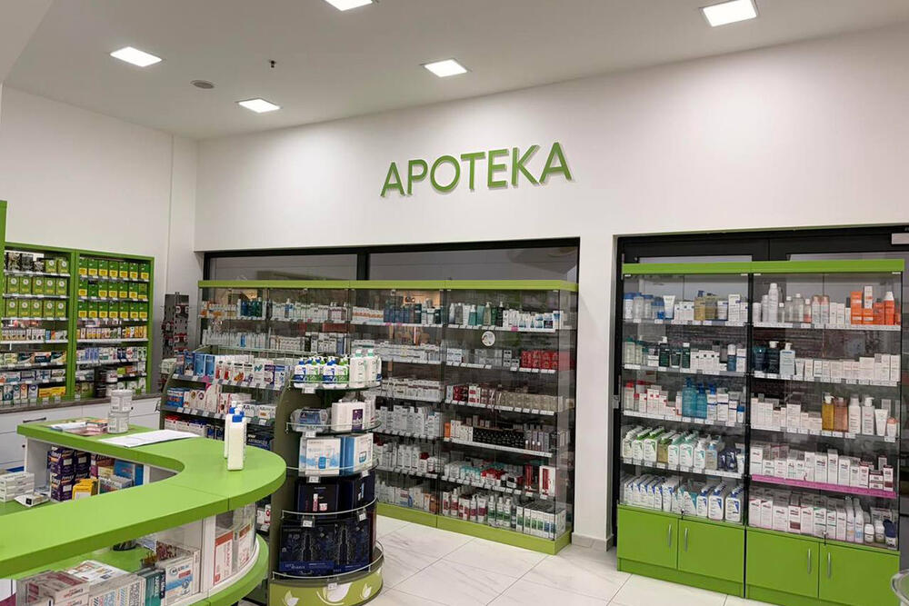 <p><a href="https://dama.me/">Drogerija Dama</a> na Trgu Slobode u Nikšiću, od četvrtka 12. februara, dočekuje kupce u drugačijem ambijentu, osmišljenom da kupovinu učini prijatnijom.</p>