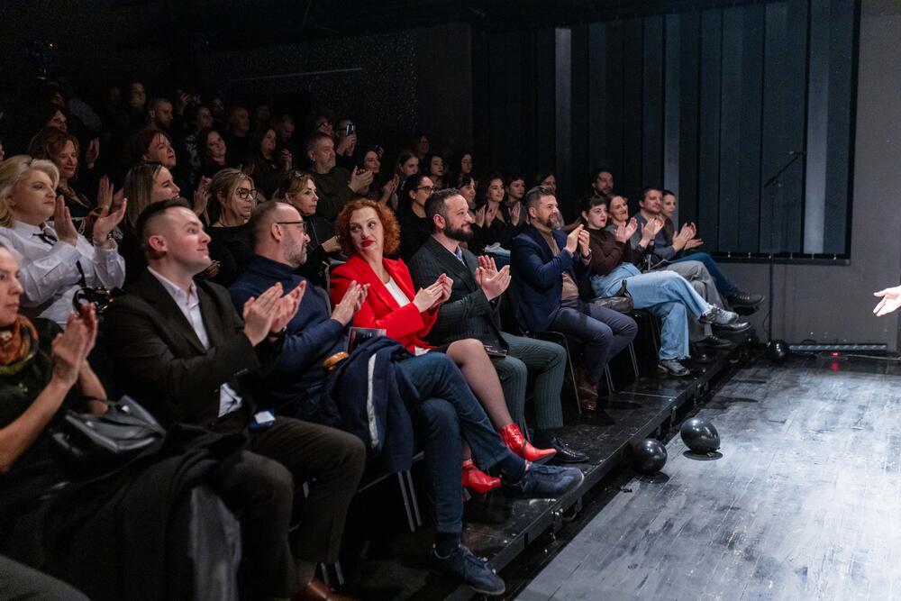 <p>Predstava "Pred penzijom, komedija o duši", prema tekstu Tomasa Bernharda i u režiji Nataše Milićević, premijerno je izvedena sinoć na sceni "Studio" Crnogorskog narodnog pozorišta. Repriza je sjutra u 20 časova</p>