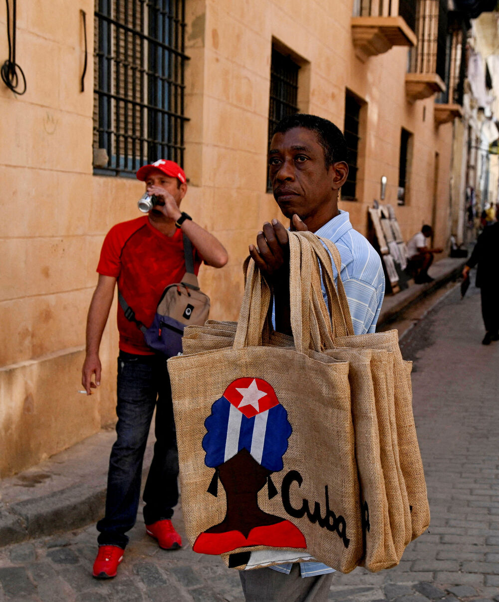 <p>Uprkos američkom naftnom embargu i isključenjima struje, u Havani se život odvija normalno. To bi uskoro moglo da se promijeni</p>