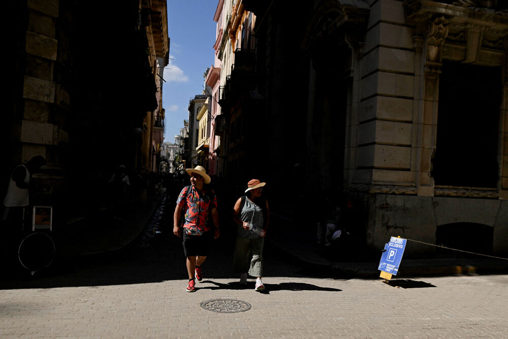 <p>Uprkos američkom naftnom embargu i isključenjima struje, u Havani se život odvija normalno. To bi uskoro moglo da se promijeni</p>