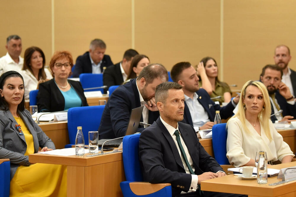 Većini fali većina: s jedne od sjednica Skupštine Glavnog grada, Foto: BORIS PEJOVIC