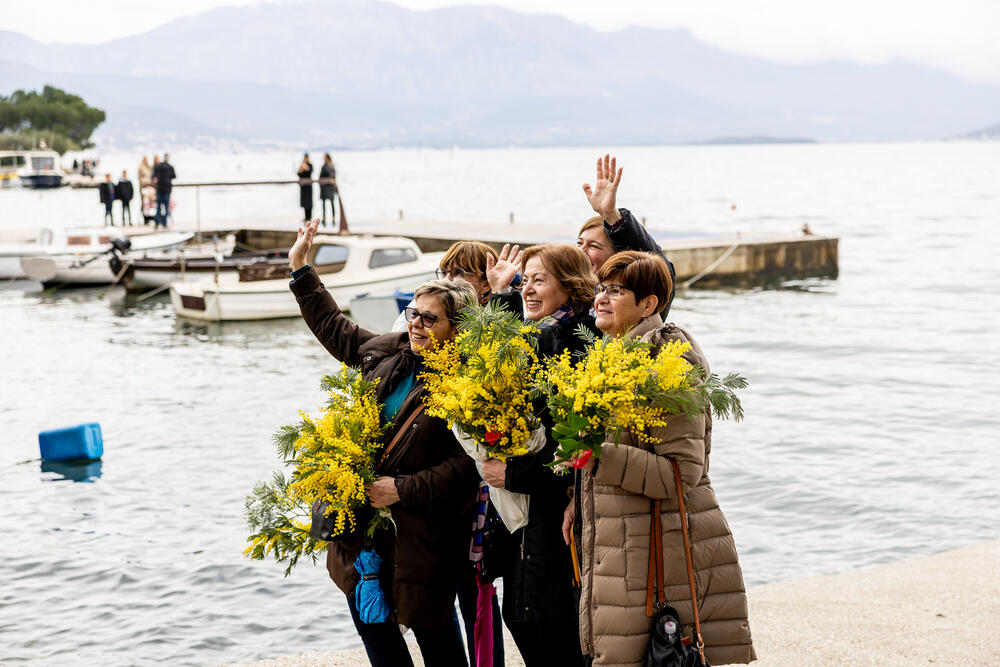 <p>"Domaćini na novskoj rivijeri goste su dočekali sa ribom, vinom, priganicama i roštulama, iskazujući gostoprimstvo po kojem je Herceg Novi poznat", kazali su iz lokalne samouprave</p>