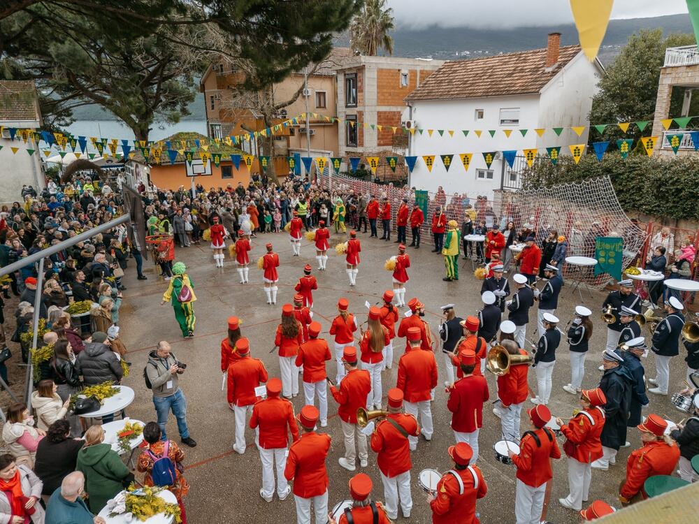 <p>"Domaćini na novskoj rivijeri goste su dočekali sa ribom, vinom, priganicama i roštulama, iskazujući gostoprimstvo po kojem je Herceg Novi poznat", kazali su iz lokalne samouprave</p>