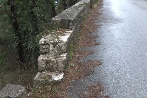 Kamen sa parapeta na Njeguškim serpentinama se odnosi organizovano?