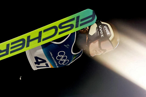 Strem kayakla atlama kraliçesi Nika, Prevc ailesine yeni bir madalya kazandırdı...