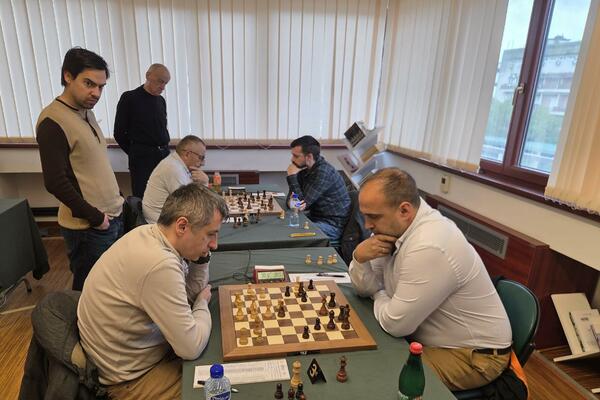 Jovan Milović ve Denis Kadrić, derbi öncesinde puan tablosunun zirvesinde yer alıyor.