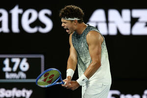 Šelton slavio u Dalasu, Serundolo u Buenos Ajresu