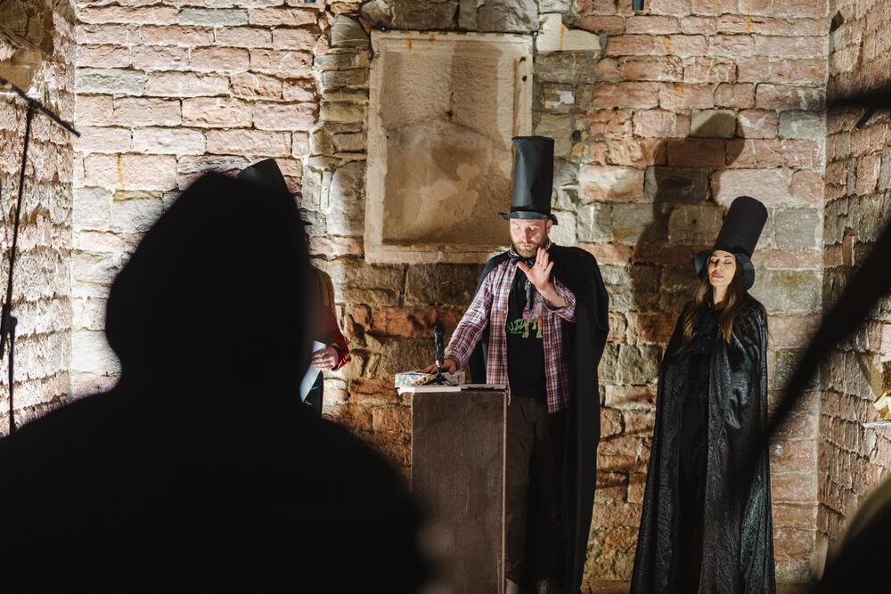 <p>Ovogodišnji optuženi predstavljen je kao Trojanski kentaur</p>