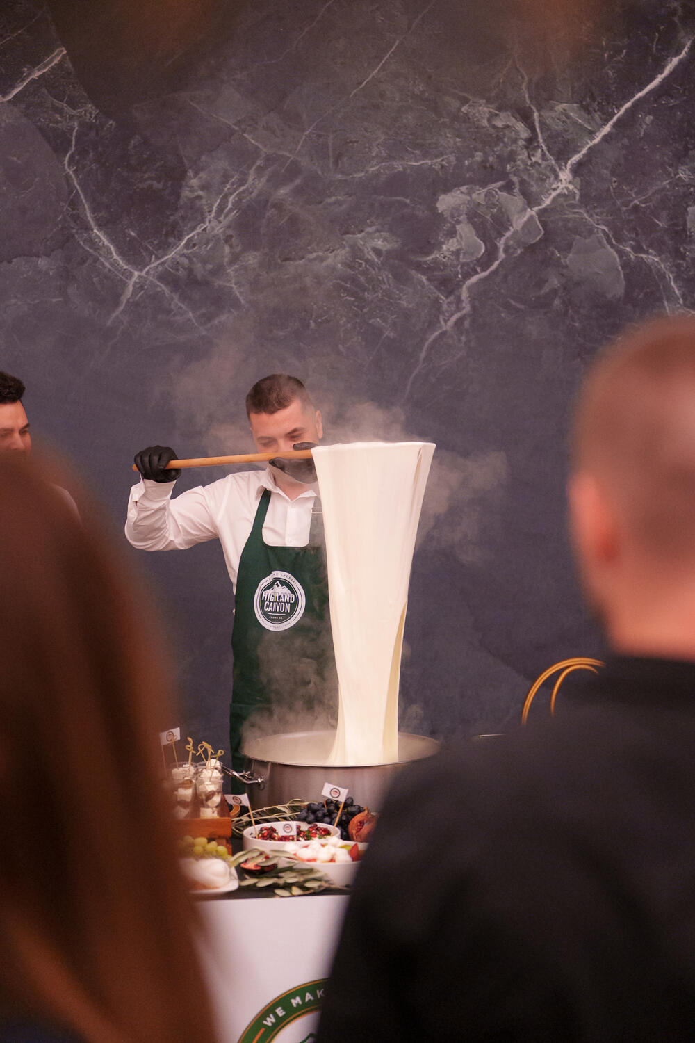 <p>U vremenu kada se domaća proizvodnja često pominje više kao fraza nego kao realna strategija, priča o <strong><a href="https://www.instagram.com/accounts/login/?next=%2Fhighland_canyon%2F&source=omni_redirect" target="_blank">Highland Canyonu</a></strong> pokazuje da se drugačiji put ipak može izabrati.</p>