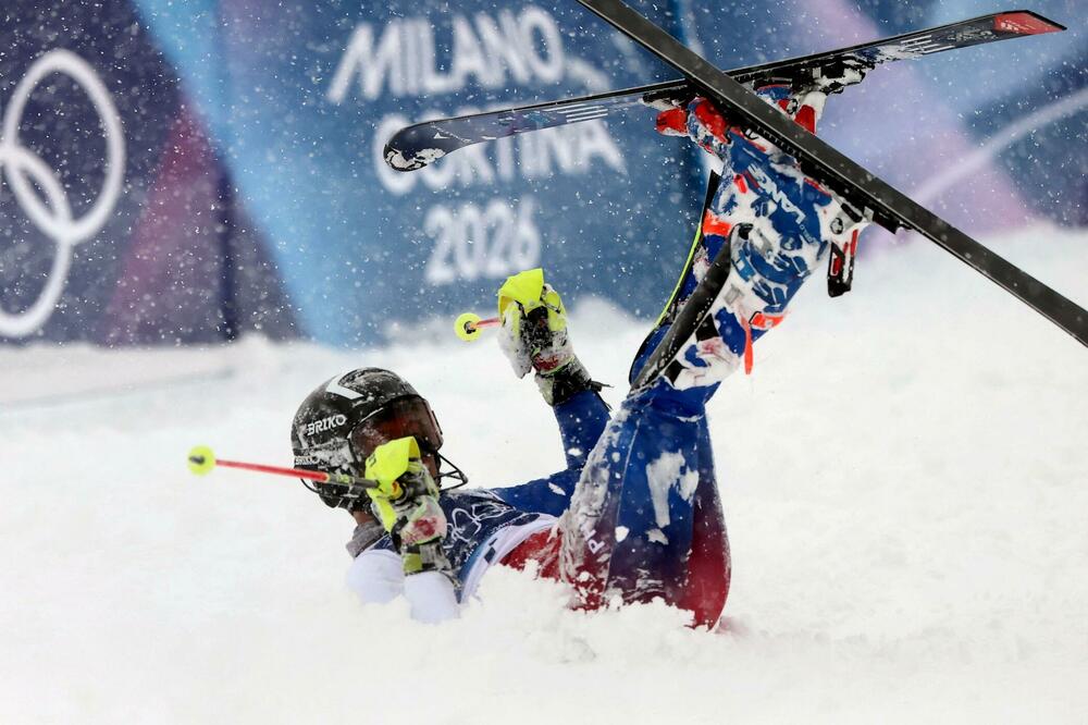 Filipinac Fransis Čekareli jedan je od mnogih koji nisu završili prvu slalomsku trku, Foto: REUTERS/Christian Hartmann