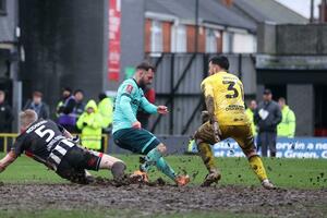 'Šmek prošlih vremena': Grimzbi i Vulfsi plesali po kaljuzi - u...