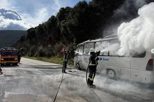 SZS Ulcinj: Autobus firme "Zejdin" gotovo u potpunosti izgorio,...
