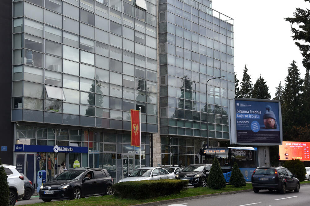 Sporna zgrada u centru Podgorice, Foto: BORIS PEJOVIC