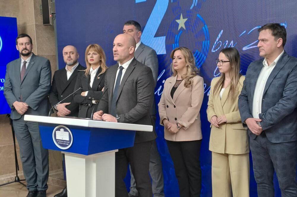 Pižurica i poslanici PES-a, Foto: Mirko Kotlaš