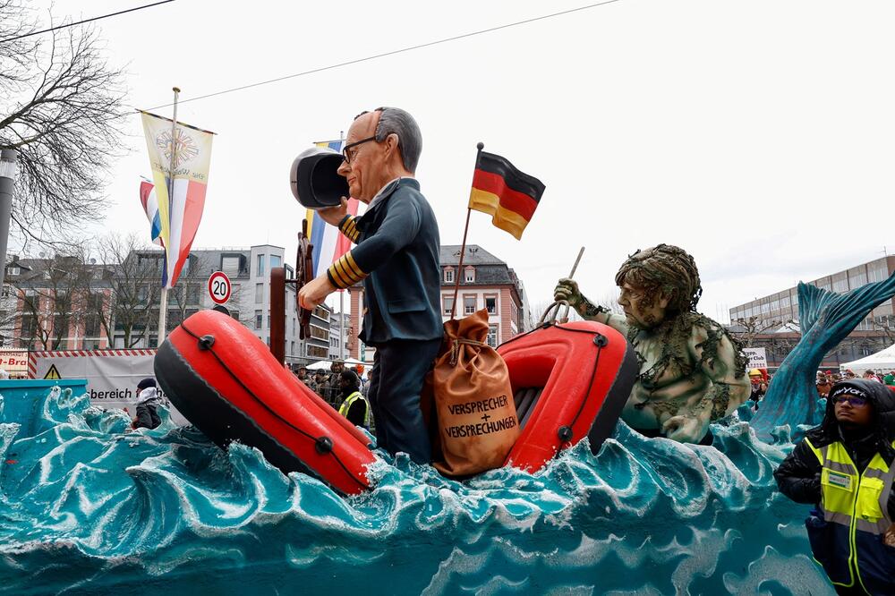 <p>Karneval obilježavaju ulične parade, bacanje konfeta i bombona iz ukrašenih, šarenih vozila, neumjereno jelo i piće, kostimirana djeca i odrasli, ali ono što djeluje kao raspojasana narodna zabava donijeće ove godine privredi oko 1,96 milijardi eura, procijenio je Institut njemačke privrede (IW) iz Kelna</p>