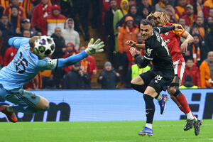 Juve gorio u paklu Istanbula, petarda Galate pred revanš u Torinu